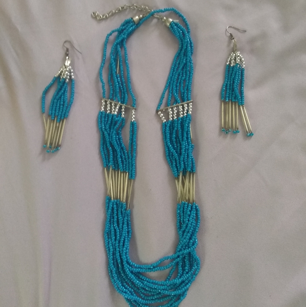 Pre-owned Necklace and earrings set